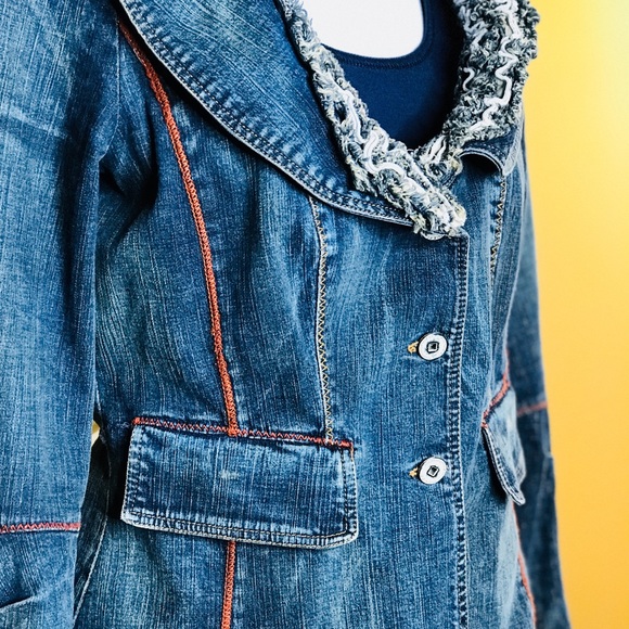 Unique ruffle denim blazer - Picture 2 of 8